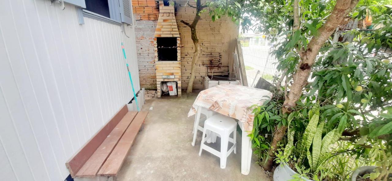 Casa De 2 Quartos Com 2 Ares-Condicionados Em Torres-Rs - Na Mais Bela Praia Gaucha - Cozinha - Banheiro - Tv Smart 32 E Wi-Fi - Estacionamento - Anfitria Superhost No Bnbヴィラ エクステリア 写真