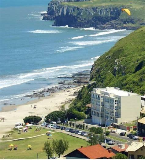 Casa De 2 Quartos Com 2 Ares-Condicionados Em Torres-Rs - Na Mais Bela Praia Gaucha - Cozinha - Banheiro - Tv Smart 32 E Wi-Fi - Estacionamento - Anfitria Superhost No Bnbヴィラ エクステリア 写真