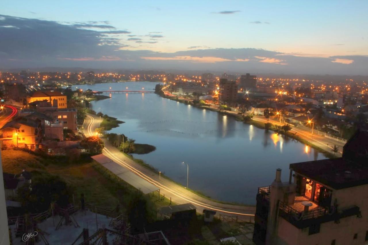 Casa De 2 Quartos Com 2 Ares-Condicionados Em Torres-Rs - Na Mais Bela Praia Gaucha - Cozinha - Banheiro - Tv Smart 32 E Wi-Fi - Estacionamento - Anfitria Superhost No Bnbヴィラ エクステリア 写真