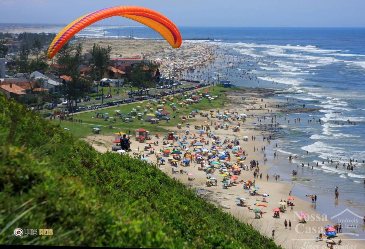 Casa De 2 Quartos Com 2 Ares-Condicionados Em Torres-Rs - Na Mais Bela Praia Gaucha - Cozinha - Banheiro - Tv Smart 32 E Wi-Fi - Estacionamento - Anfitria Superhost No Bnbヴィラ エクステリア 写真