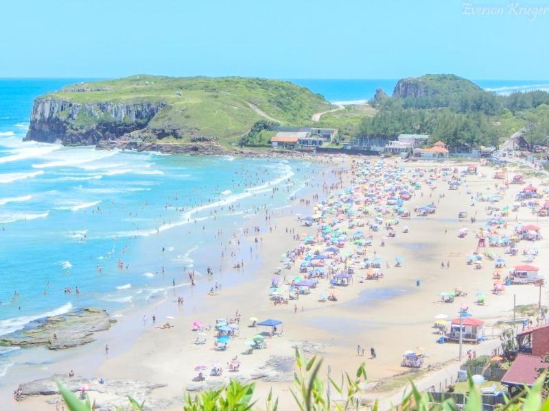 Casa De 2 Quartos Com 2 Ares-Condicionados Em Torres-Rs - Na Mais Bela Praia Gaucha - Cozinha - Banheiro - Tv Smart 32 E Wi-Fi - Estacionamento - Anfitria Superhost No Bnbヴィラ エクステリア 写真