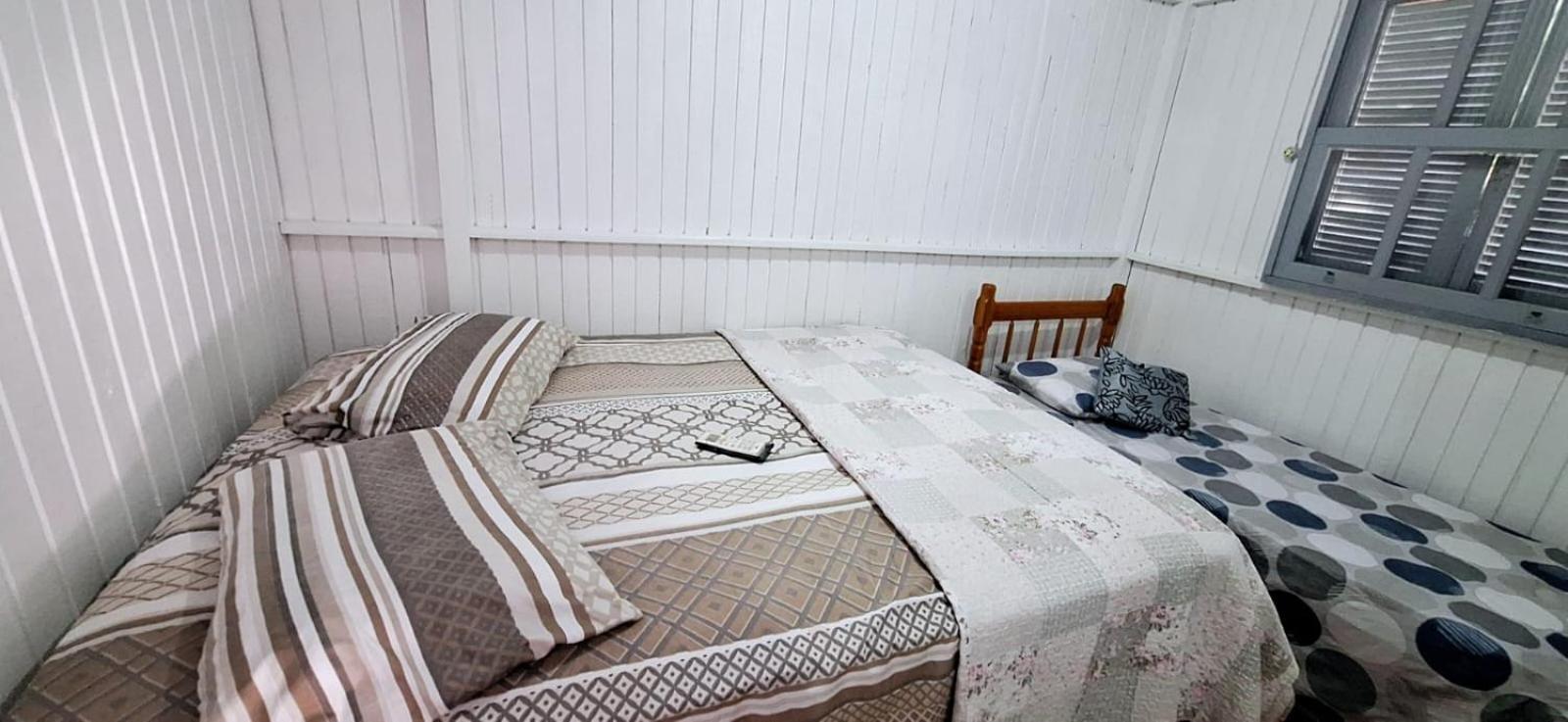 Casa De 2 Quartos Com 2 Ares-Condicionados Em Torres-Rs - Na Mais Bela Praia Gaucha - Cozinha - Banheiro - Tv Smart 32 E Wi-Fi - Estacionamento - Anfitria Superhost No Bnbヴィラ エクステリア 写真