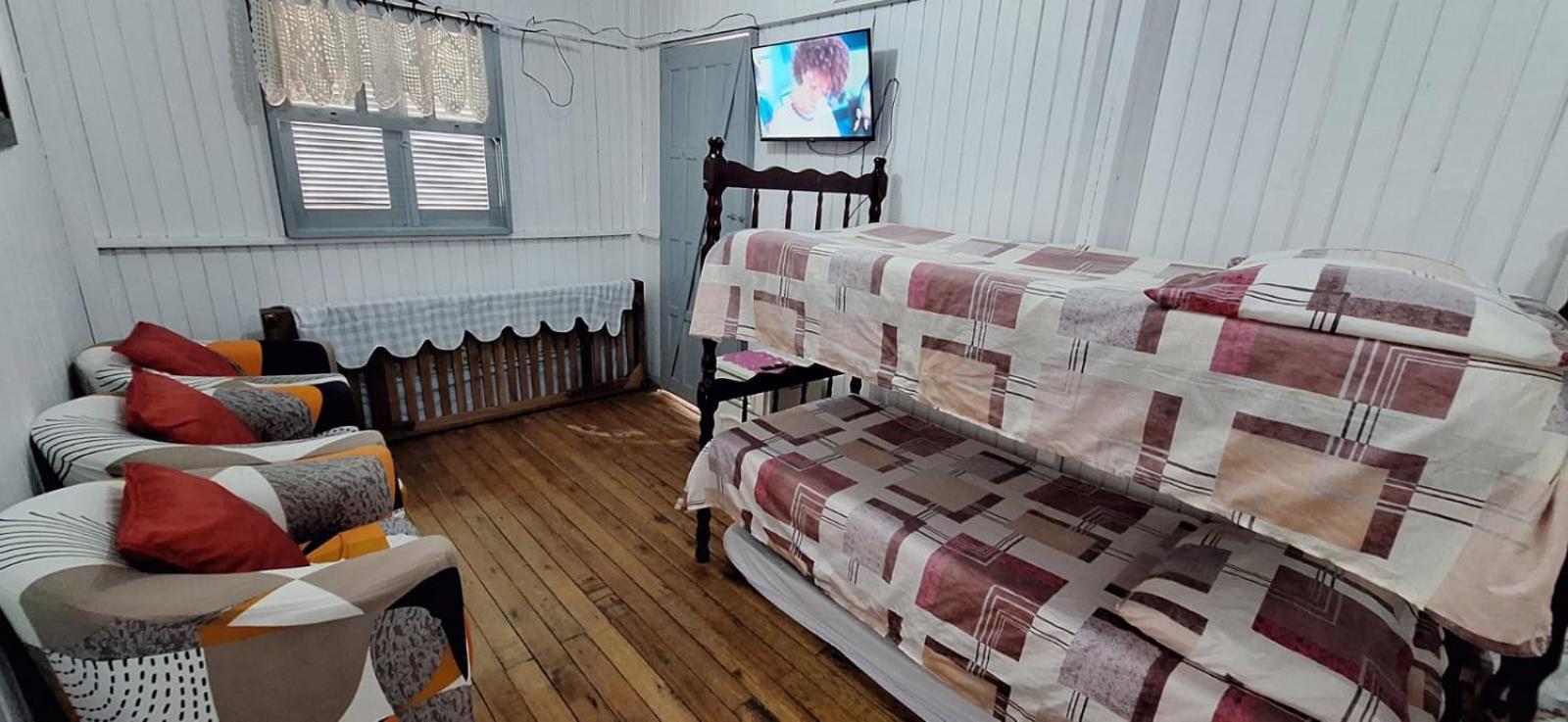 Casa De 2 Quartos Com 2 Ares-Condicionados Em Torres-Rs - Na Mais Bela Praia Gaucha - Cozinha - Banheiro - Tv Smart 32 E Wi-Fi - Estacionamento - Anfitria Superhost No Bnbヴィラ エクステリア 写真
