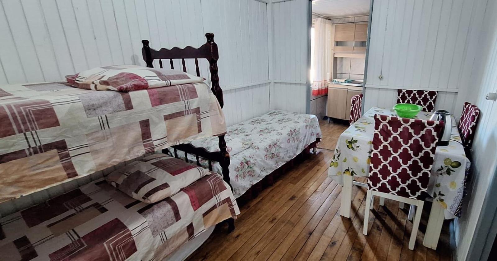 Casa De 2 Quartos Com 2 Ares-Condicionados Em Torres-Rs - Na Mais Bela Praia Gaucha - Cozinha - Banheiro - Tv Smart 32 E Wi-Fi - Estacionamento - Anfitria Superhost No Bnbヴィラ エクステリア 写真