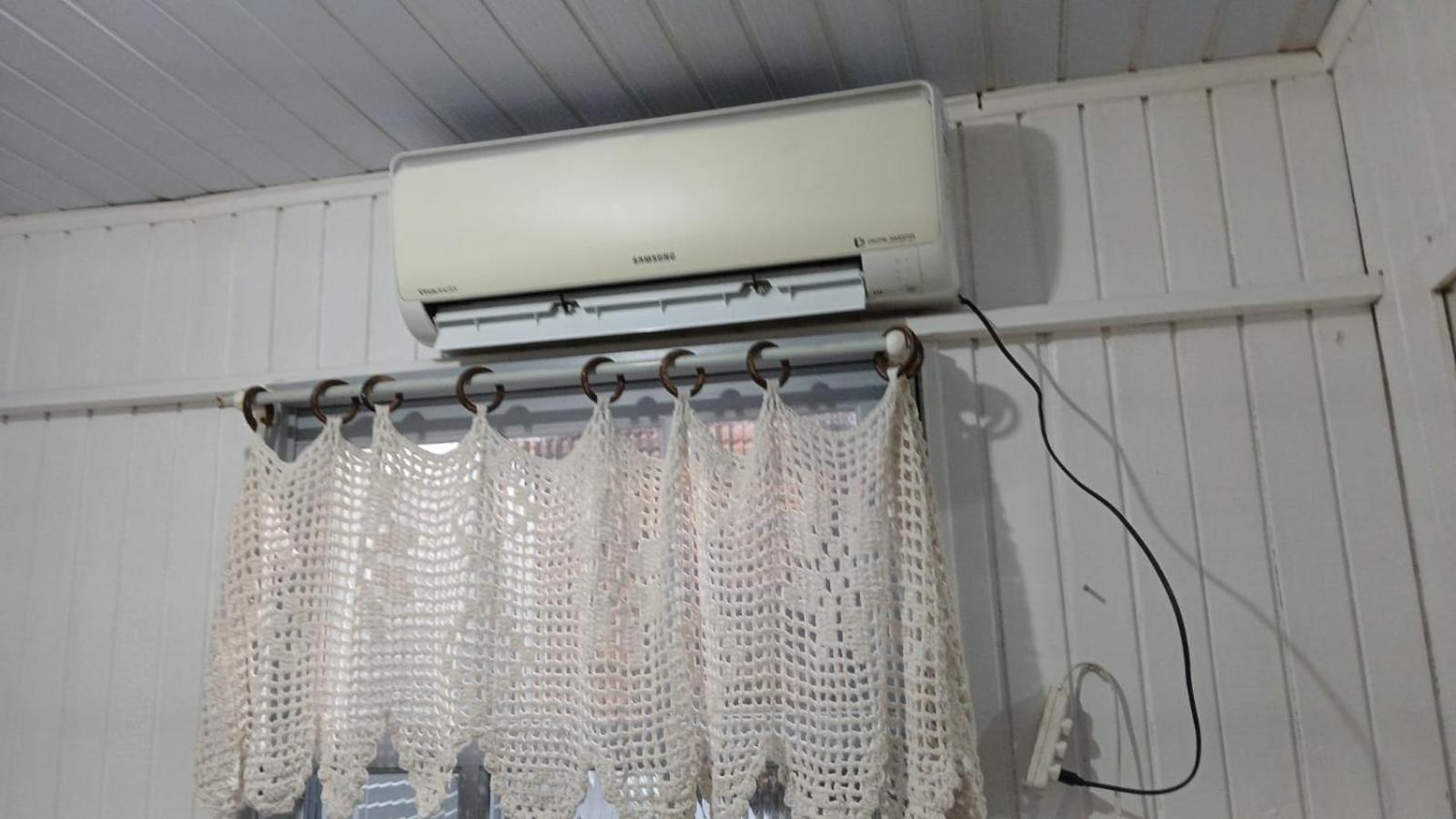 Casa De 2 Quartos Com 2 Ares-Condicionados Em Torres-Rs - Na Mais Bela Praia Gaucha - Cozinha - Banheiro - Tv Smart 32 E Wi-Fi - Estacionamento - Anfitria Superhost No Bnbヴィラ エクステリア 写真